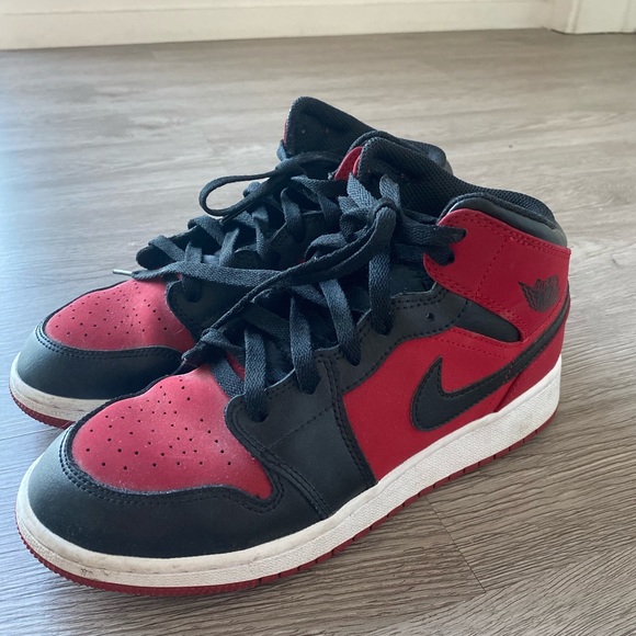 JORDAN 1’S ❤️🖤 - Picture 3 of 6